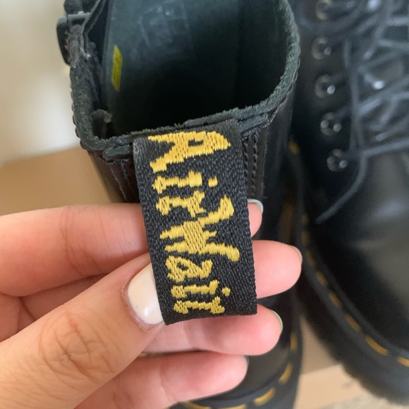 dr martens- jadon platform authentic leather boots - Picture 11 of 15